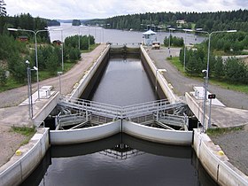 Écluse de Kapeenkoski du canal de Keitele à Äänekoski.