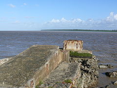 Ruines du vieux ponton.