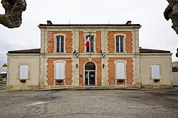 Skyline of Salaunes