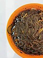 Sì chuān suān là fěn (hot and sour noodles) made with fensi or hongshufen