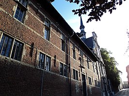 Zwartzustersklooster in Leuven: zuidvleugel aan de Zwartzustersstraat