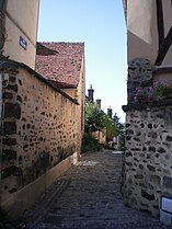 Ruelle sur l'ancienne motte féodale