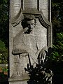 Detail seines Grabmals: Porträtrelief von Johannes Otzen des Bildhauers Curt Stoeving