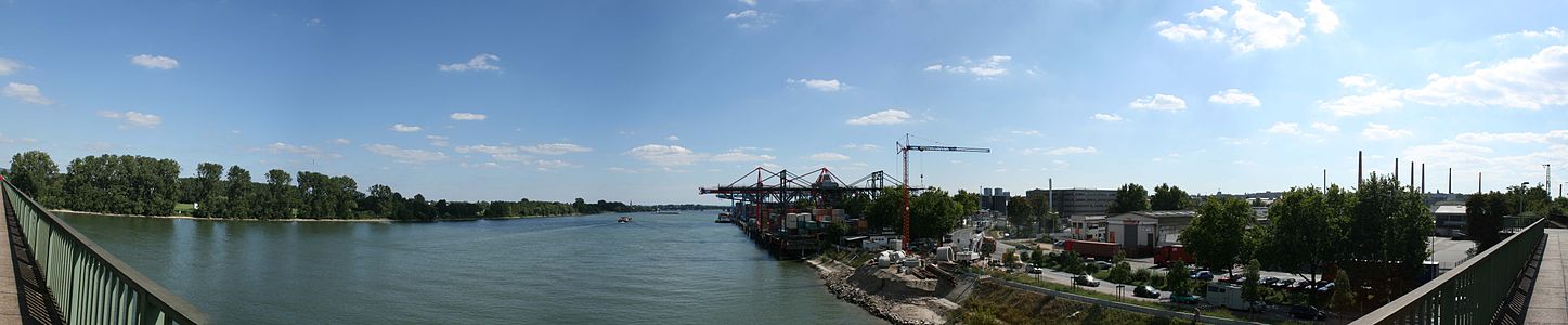 Panoramic over the Rhine at Mainz - km 500