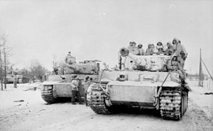 Saksalaisia panssarivaunuja Korsunin motissa.