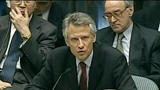 Dominique De Villepin prononce un discours à l'ONU contre la guerre en Irak.jpg