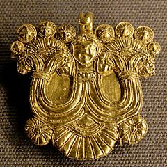 Fermall d'or al Louvre amb representació d'Àrtemis