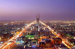 Il Kingdom Center e Riad settentrionale, visti dall'edificio Al-Faisaliya