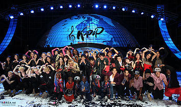 Международни фенове по време на „K-Pop World Festival“ през 2012 г.