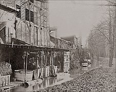 La rivière Bièvre boulevard d'Italie à Paris vers 1850.jpg