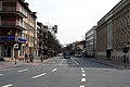 Radfahrer fahren auf das Ende des Radweges zu