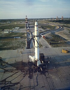 PGM-11 Redstone RS-1002 sur son pas de tir à Cape Canaveral, équipé du A-6, 16 mai 1958.