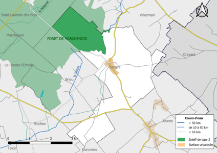 La frange nord du territoire communal est en lisière de la ZNIEFF de type 2 « Forêt de Marchenoir »[Note 3].