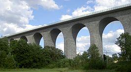 De E441 loopt over de Elstertalbrücke.