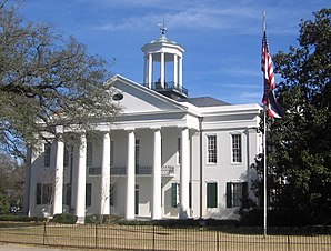 Das Hinds County Courthouse in Raymond, gelistet im NRHP Nr. 86001706[1]