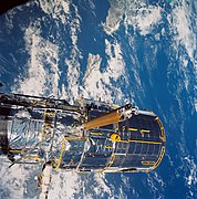 STS-31 Hubble Space Telescope (HST) pre-deployment procedures aboard Discovery.jpg
