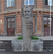 Statue of Hovhannes Tumanyan in Gyumri 22-05-2019.jpg