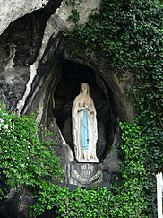 Statwa tal-Madonna ta' Lourdes fil-Grotta