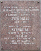 Placa na casa na que se aloxou Stendhal en 1812 no centro de Vilna