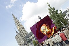 Dahliatableau op de Groenplaats in Antwerpen, naar een zelfportret van Rubens, gemaakt door corsobouwers van het bloemencorso in Zundert (Nederland)