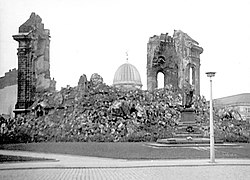 Ruinas de la Frauenkirche tras el bombardeo (1970).