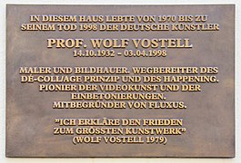 Gedenktafel Giesebrechtstr 12 (Charl) Wolf Vostell.jpg