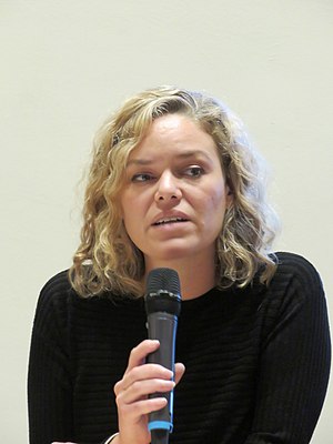 Photograph of Katherine Maher speaking into a microphone in 2017