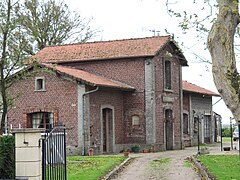 La gare des Landes-le-Caule en 2019, devenue une habitation…