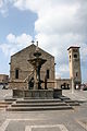 Die Kirche Mitropoli mit Brunnen