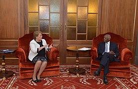 Presidenta de la República, Michelle Bachelet, sostuvo un encuentro privado con el Presidente de la República de Angola, José Eduardo dos Santos.jpg