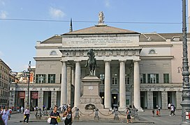 Teatro Carlo Felice en Génova (1826-1828), restaurado tras el incendio de los bombardeos de 1943.