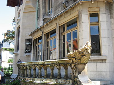 Ceramic terrace balustrade by Alexandre Bigot
