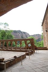 Vista del claustro hacia el exterior.