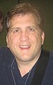 Daniel Roebuck interpreta Leslie Artz