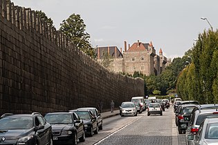 Murades de Guimarães, amb el Palau dels ducs de Braganza al fons.