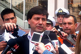 Intendente Ricardo Bravo en conferencia por incendio de Valparaíso.jpg