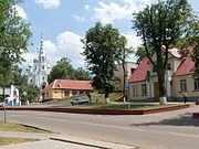 В центре Каменца. На заднем плане — собор Св. Преподобного Симеона