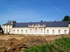 Communs du château de La Rochefoucauld, façade sud.