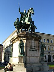 Ludwig I. von Bayern, statue am Odeonsplatz