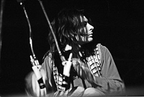 Finn performing with T. Rex in the Musikhalle Hamburg, January 1972