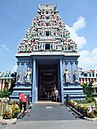 Eingang zum Sri Srinivasa Perumal Temple in Little India[31]