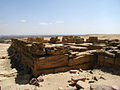 Vista dels blocs monolítics del temple funerari