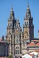 Torres de la fachada del Obradoiro de la Catedral de Santiago de Compostela. De estilo barroco tardío (principios del siglo XVIII -Fernando de Casas Novoa-), sustituyeron a las iniciales, románicas (siglo XII).