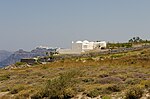 Thumbnail for File:Building at the crater rim near Athinios port - Santorini - Greece.jpg