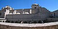 Vista de la la iglesia de la compañía desde el claustro