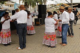 Dança Nhá Maruca - Comunidade Quilombola de Sapatu - 21163449871.jpg