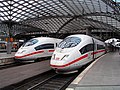 Скоростной поезд ICE на кёльнском вокзале