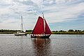 Kajuitzeilschip Sa’fier. Locatie: bij de brug Prinses margrietkanaal Uitwellingerga.