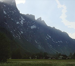 Marstein, mot Trolltindmassivet Foto: Halvard Hatlen