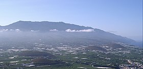 La Cumbre Vieja vue depuis Tazacorte au nord-ouest.